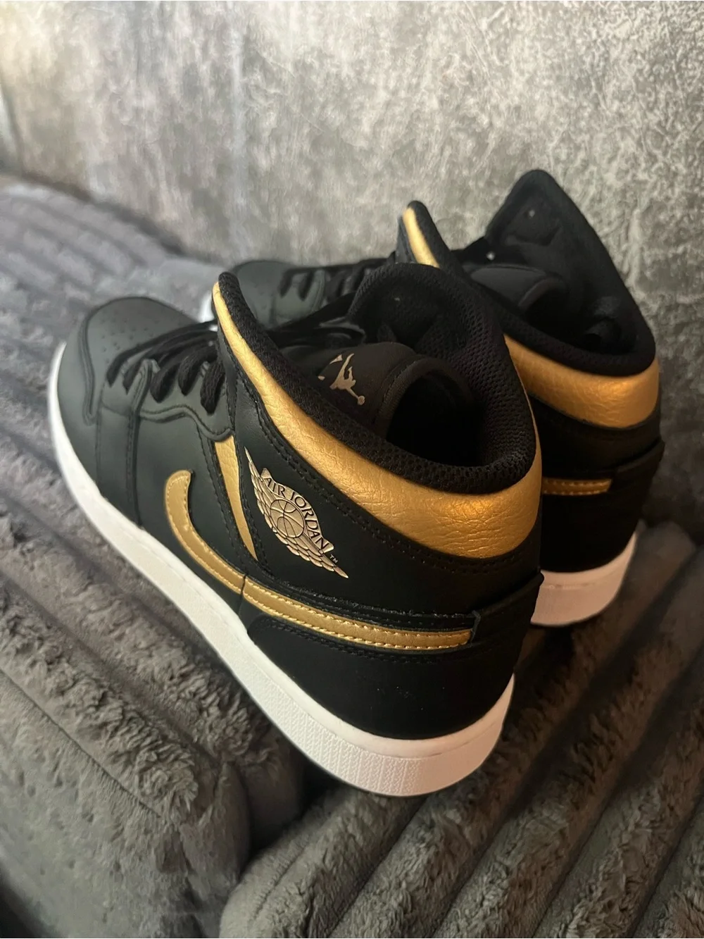 Air Jordan 1 mid GS 6.5 youth 8 women black gold NEW